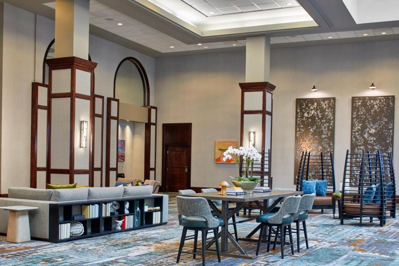เรเนซองส์ โมบิล ริเวอร์วิว พลาซา โฮเทล Hotel ภายนอก รูปภาพ