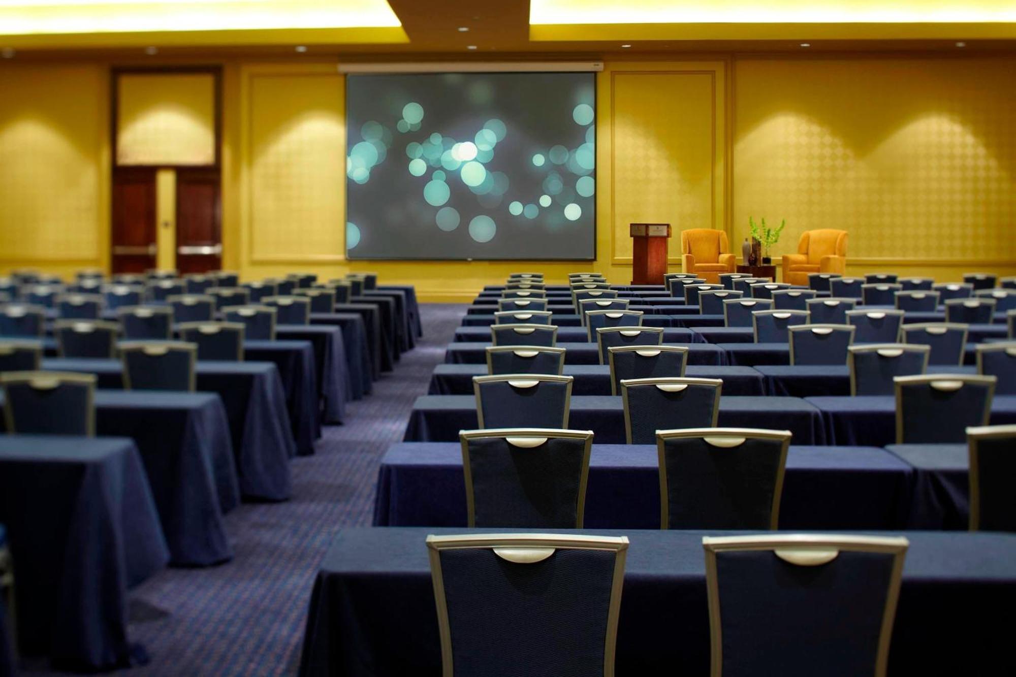 เรเนซองส์ โมบิล ริเวอร์วิว พลาซา โฮเทล Hotel ภายนอก รูปภาพ