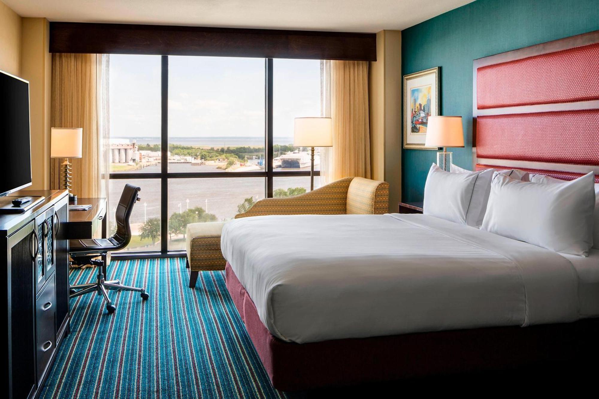 เรเนซองส์ โมบิล ริเวอร์วิว พลาซา โฮเทล Hotel ภายนอก รูปภาพ