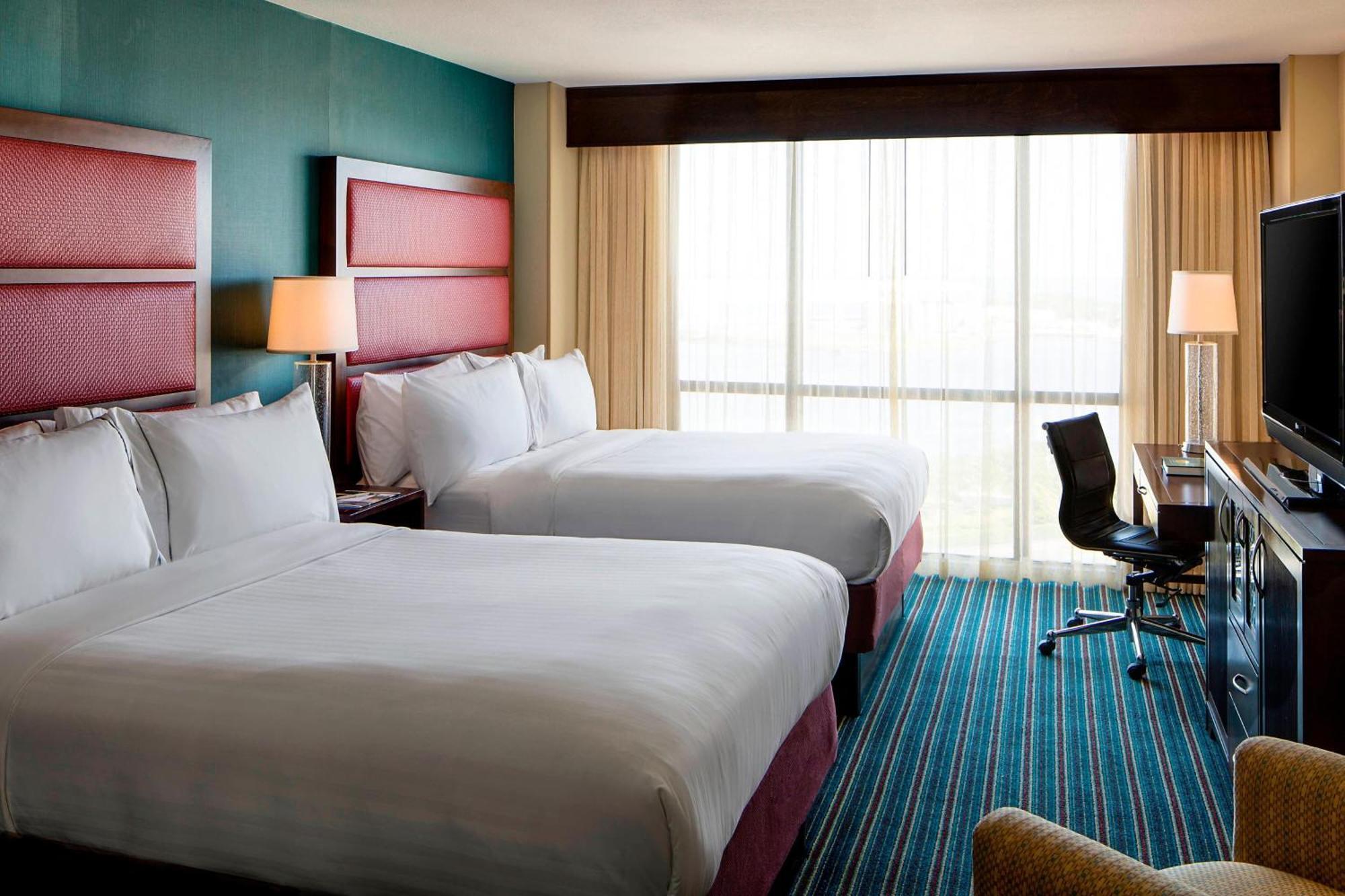 เรเนซองส์ โมบิล ริเวอร์วิว พลาซา โฮเทล Hotel ภายนอก รูปภาพ