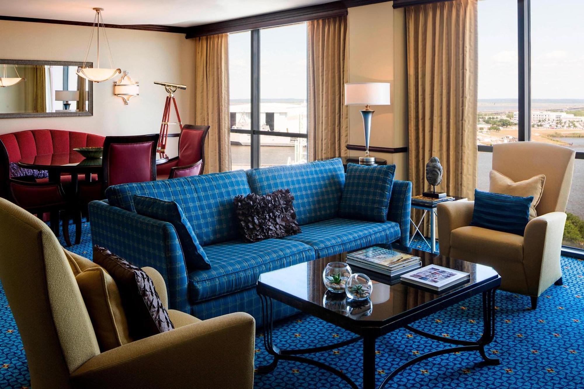 เรเนซองส์ โมบิล ริเวอร์วิว พลาซา โฮเทล Hotel ภายนอก รูปภาพ