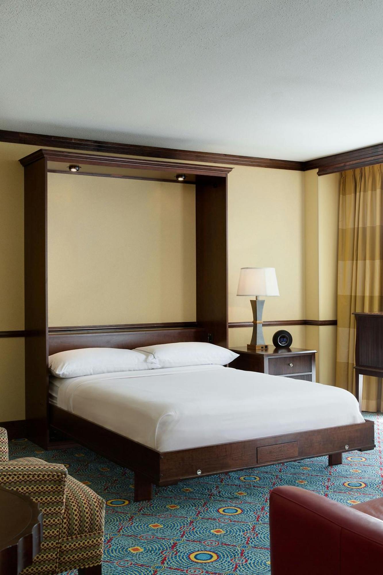 เรเนซองส์ โมบิล ริเวอร์วิว พลาซา โฮเทล Hotel ภายนอก รูปภาพ
